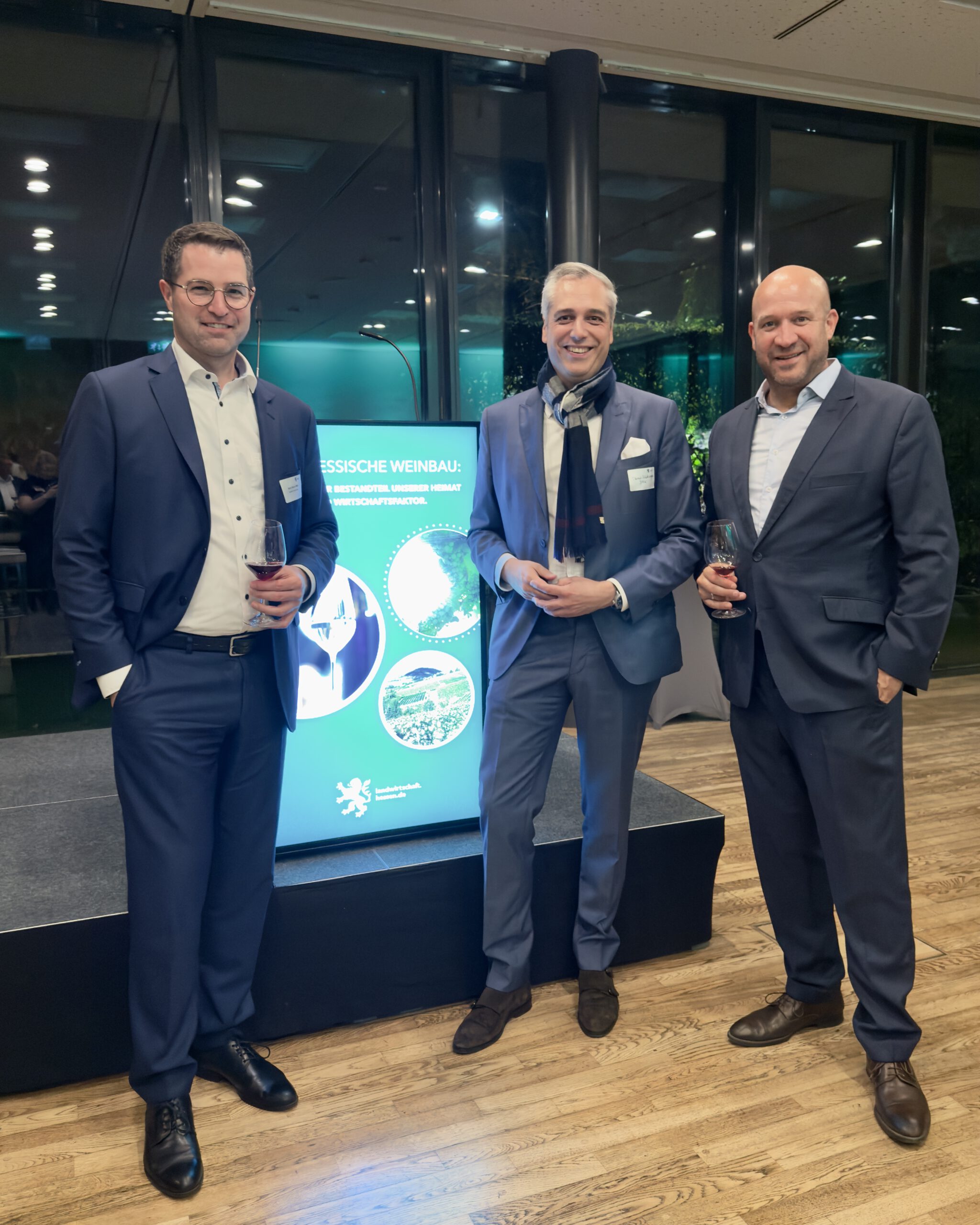 Björn Simon, Thomas Krüdewagen und Ingmar Jung im wirtschaftspolitischen Austausch in Hessen
